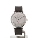 Metro Neomatik 39 von Nomos Glashütte